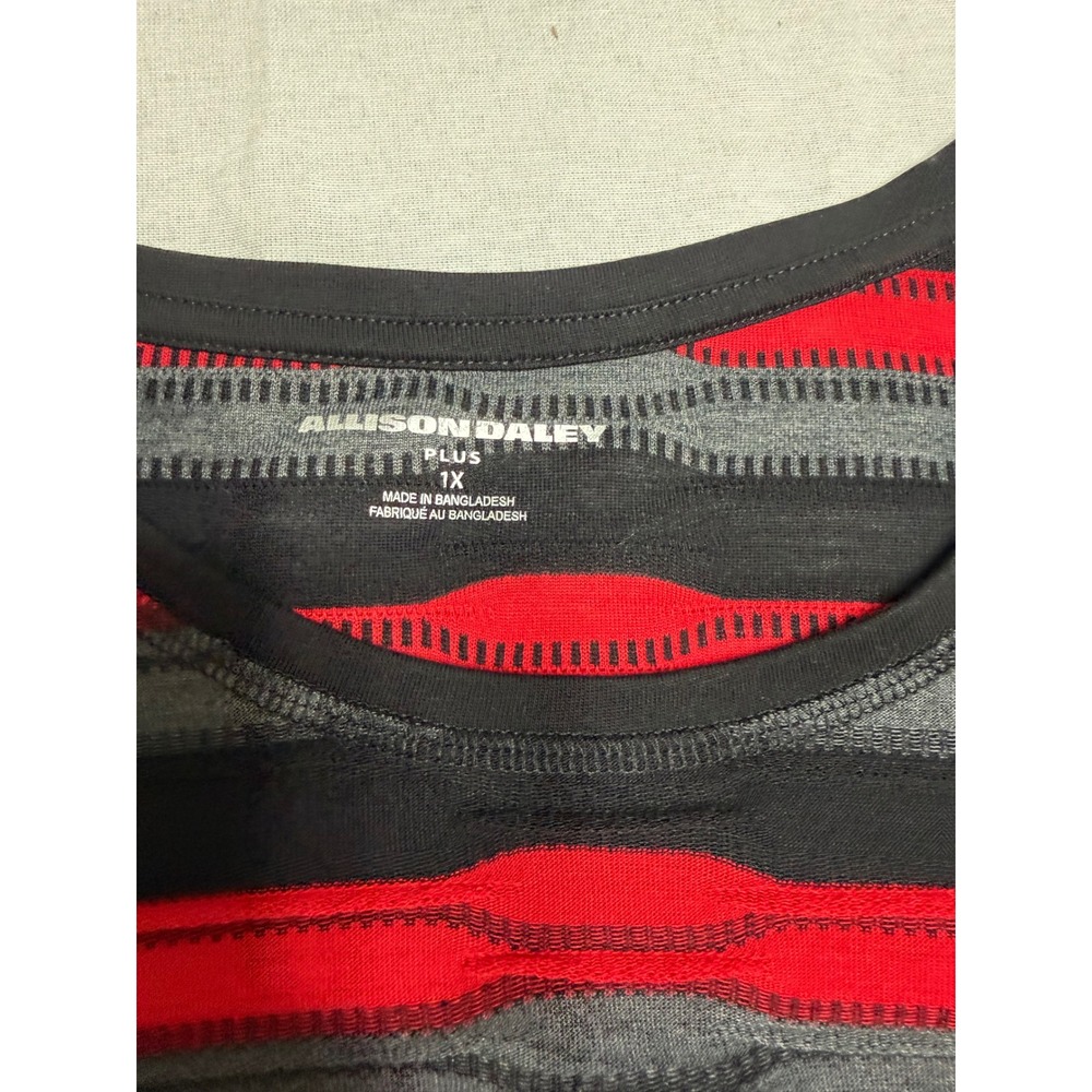 Allison Daley Plus Red Black Textured Stripe 3/4 Sleeve Top 1X Slimming Panels - Picture 4 of 6